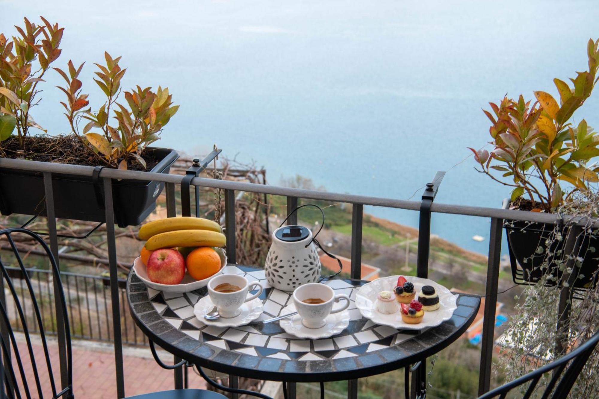 B&B Carpe Diem Vista Lago Кастель-Гандольфо Экстерьер фото